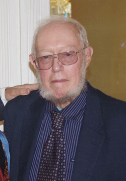A person with a beard and glasses

Description automatically generated with low confidence